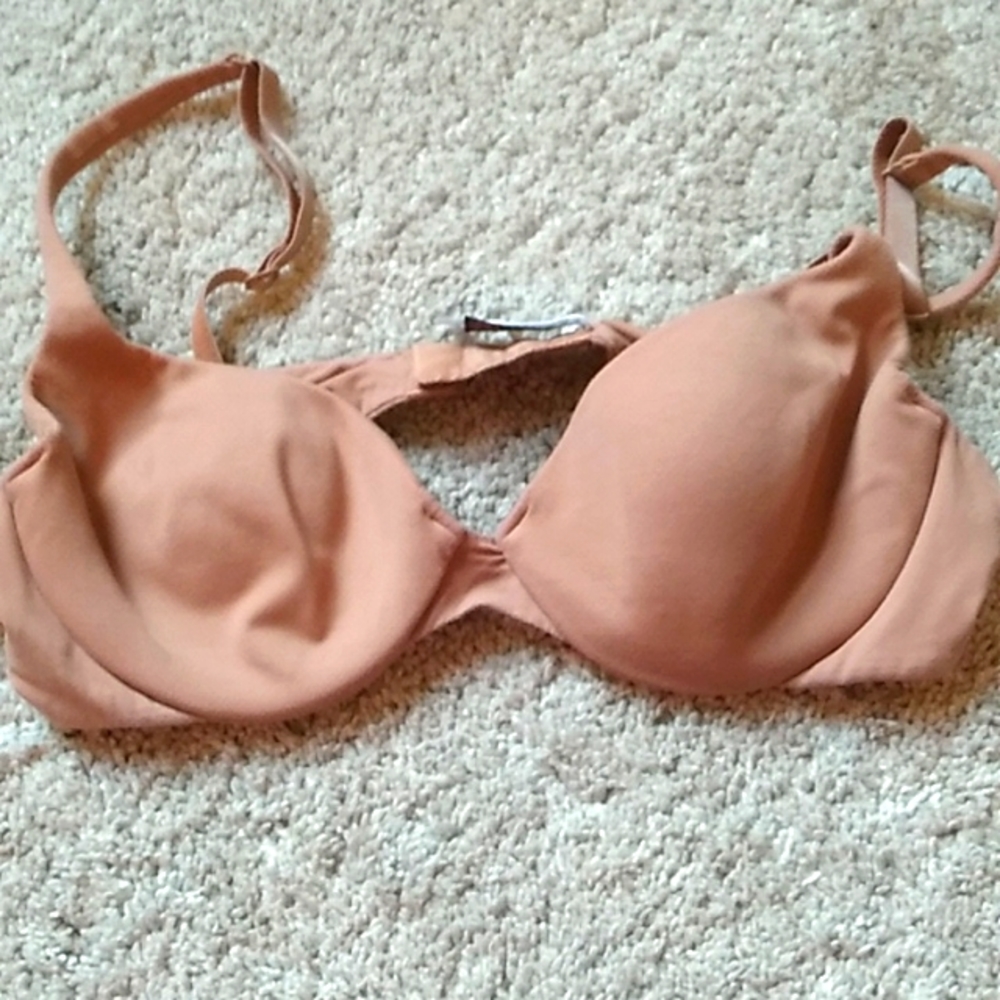 Body by Victoria Wire bottom Bra size 34A demi